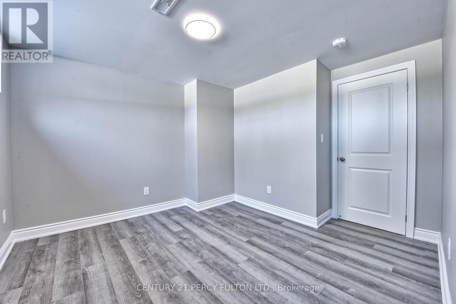 Photo 10 of 32 Drum Oak Crescent, Brampton ON