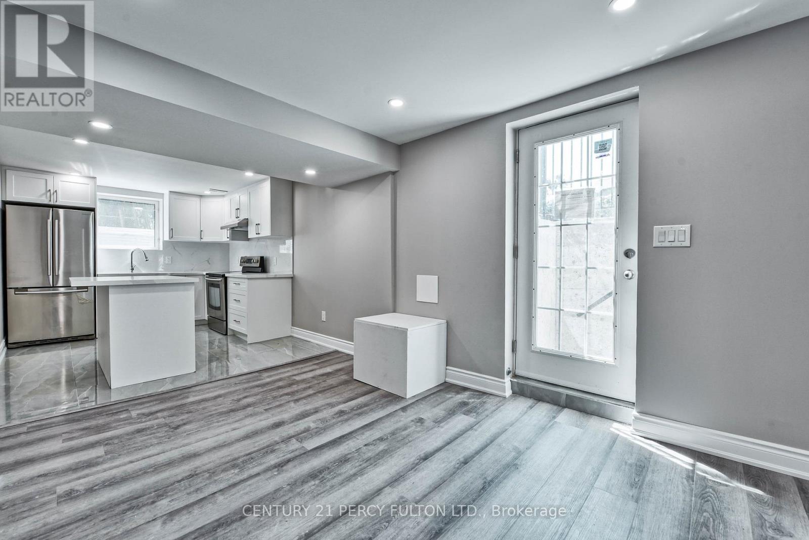 Photo 23 of 32 Drum Oak Crescent, Brampton ON