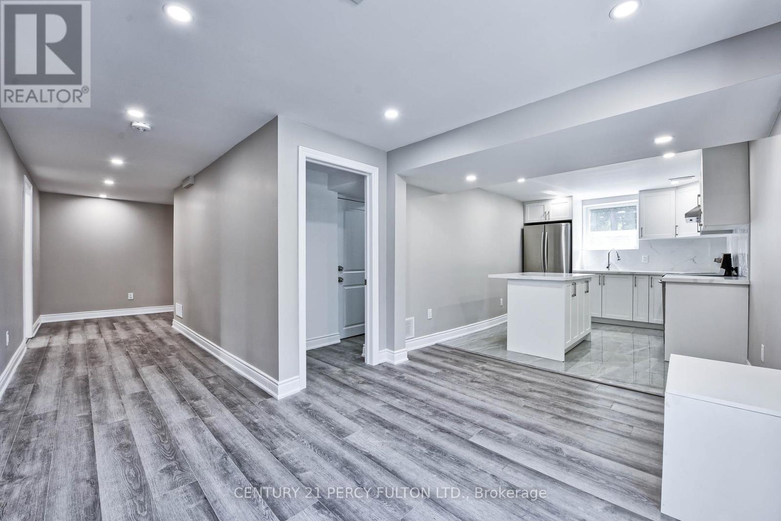 Photo 14 of 32 Drum Oak Crescent, Brampton ON
