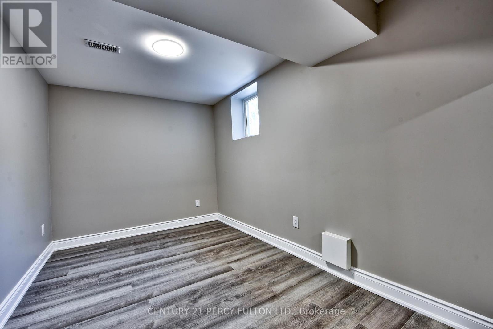 Photo 44 of 32 Drum Oak Crescent, Brampton ON
