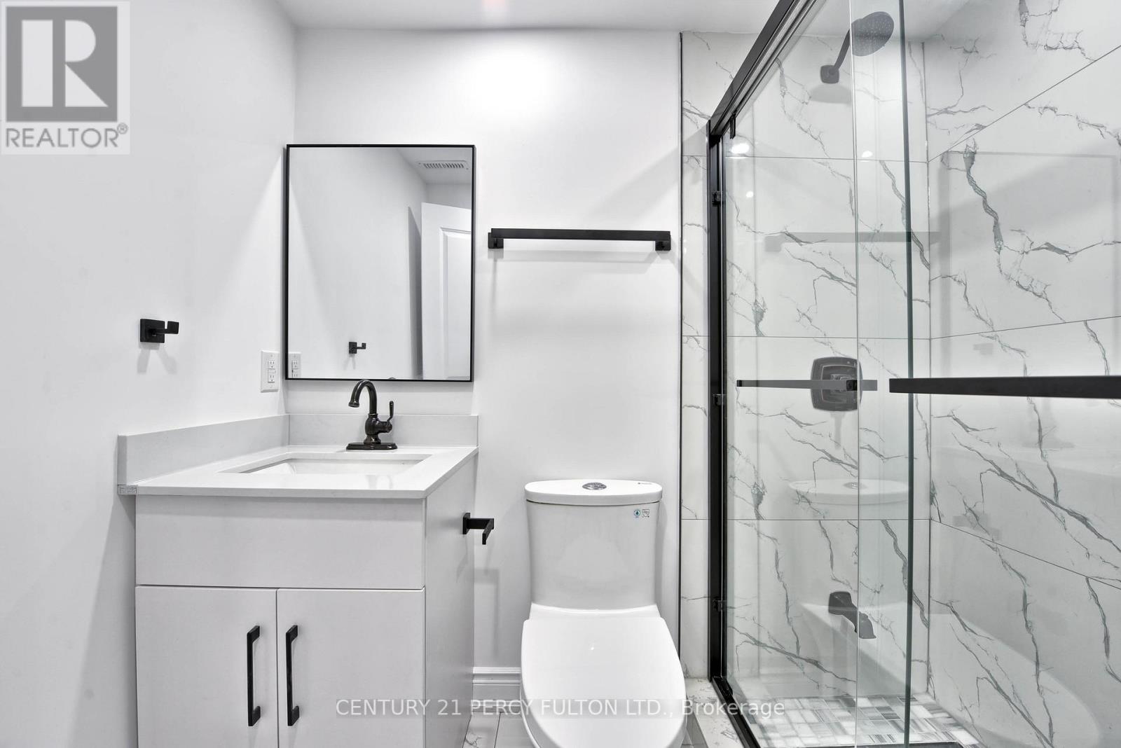 Photo 45 of 32 Drum Oak Crescent, Brampton ON