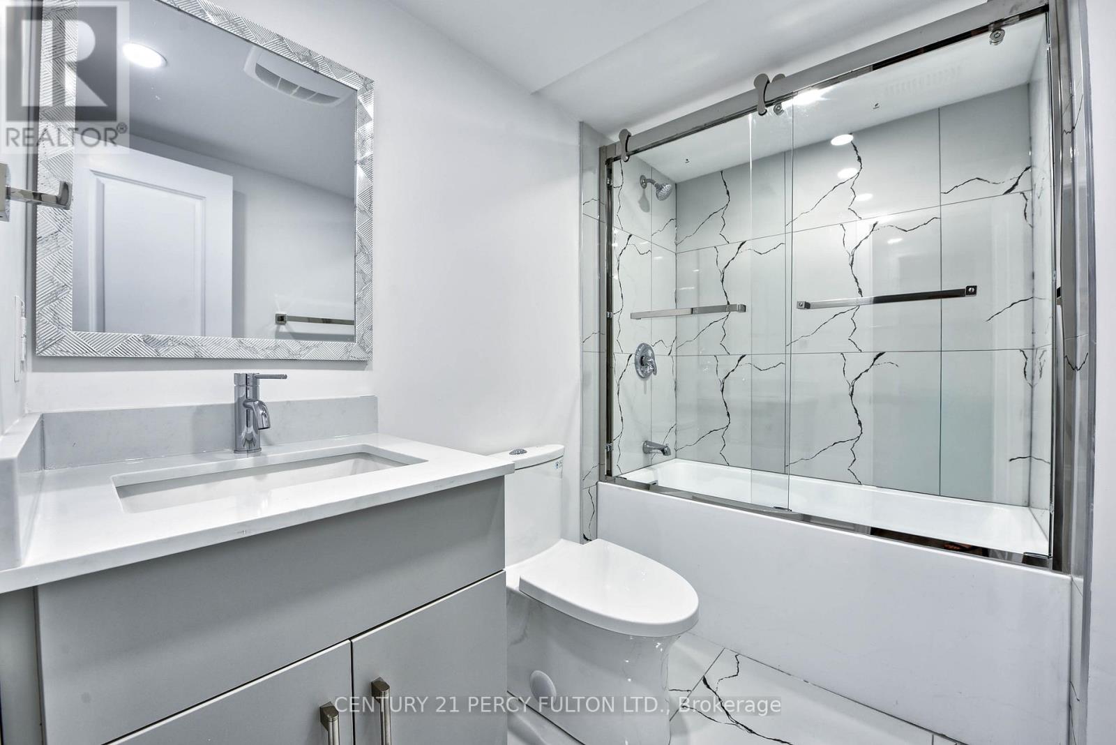 Photo 43 of 32 Drum Oak Crescent, Brampton ON