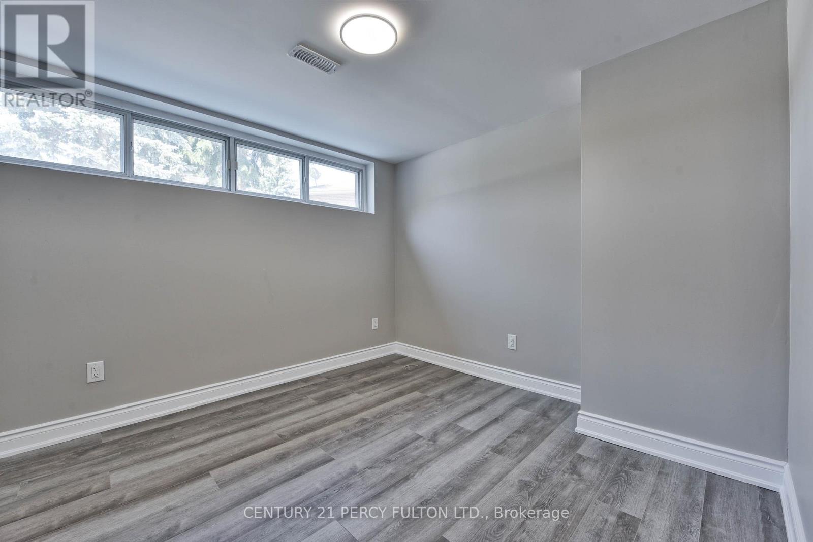 Photo 20 of 32 Drum Oak Crescent, Brampton ON