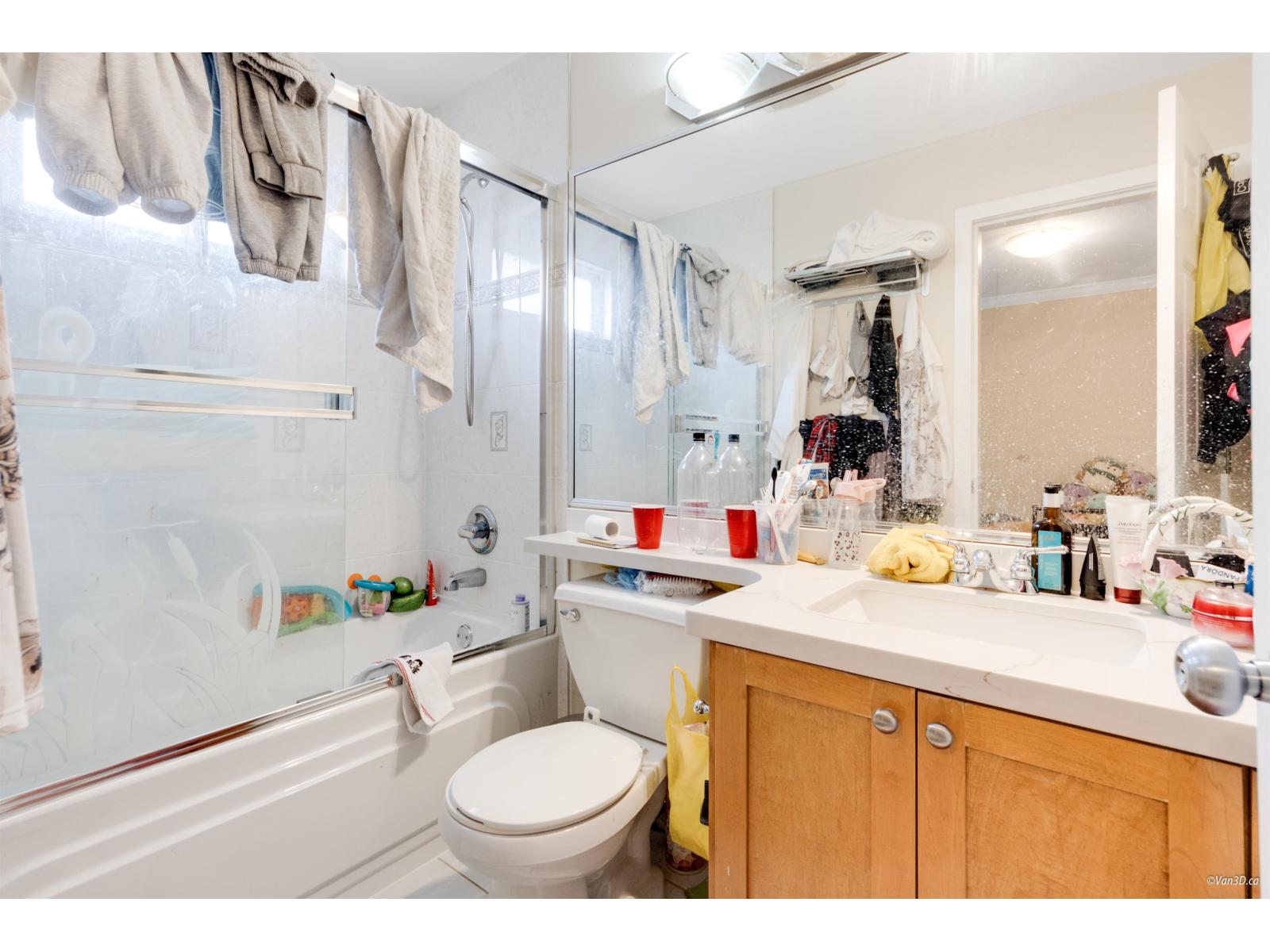 Photo 13 of 19650 73 A Avenue, Langley BC