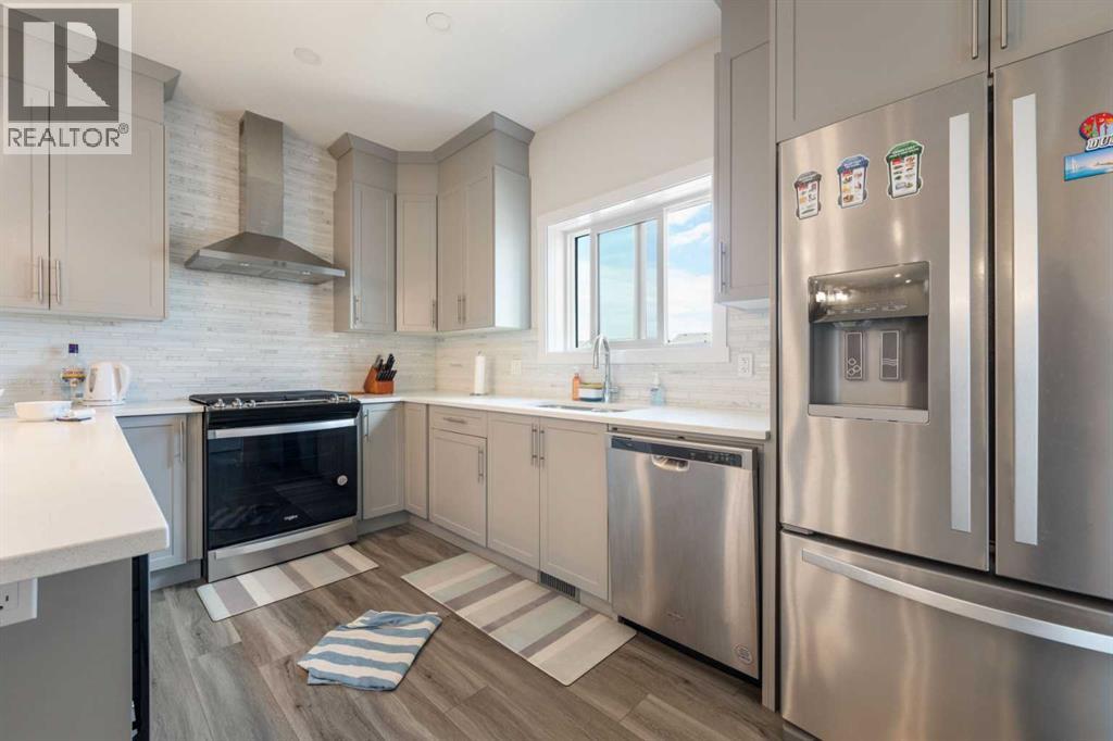 Photo 10 of 28 Sage Hill Crescent Nw, Calgary AB