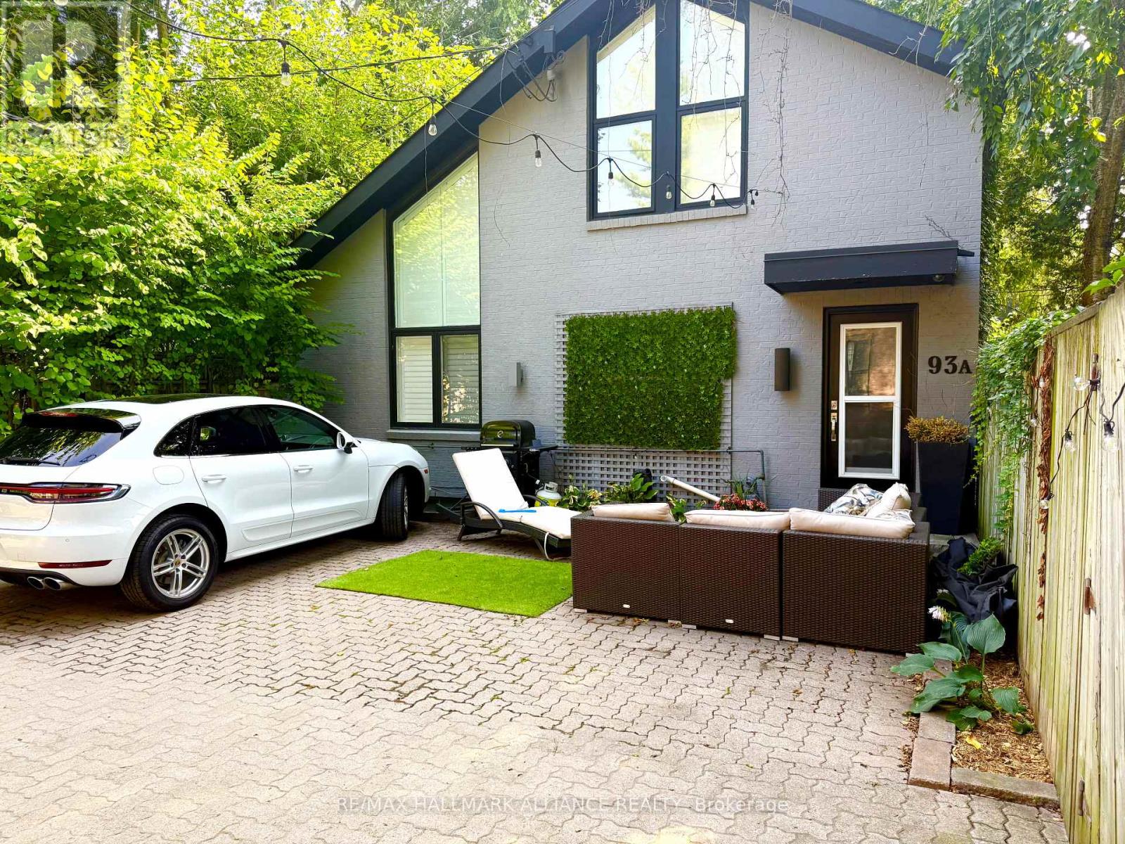 Photo 1 of 93 A Balmoral Avenue, Toronto ON