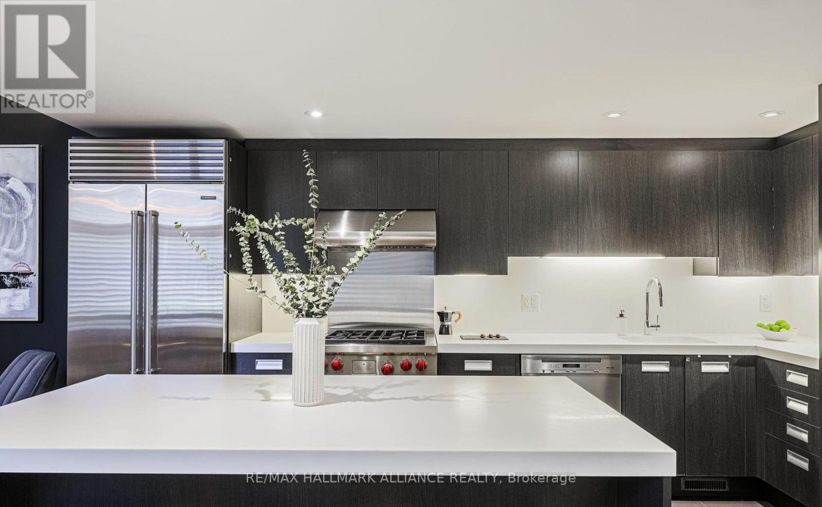 Photo 11 of 93 A Balmoral Avenue, Toronto ON