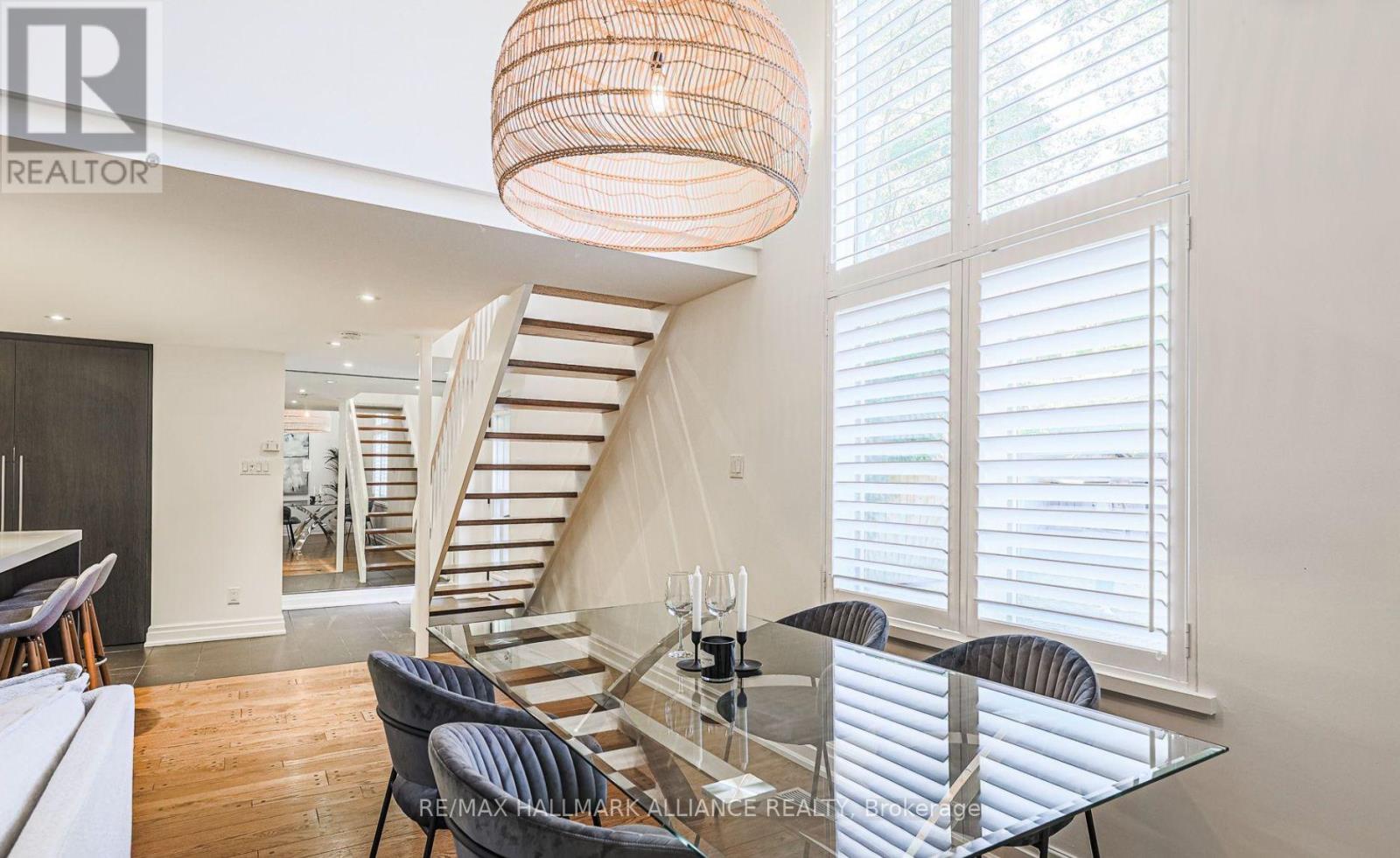 Photo 16 of 93 A Balmoral Avenue, Toronto ON