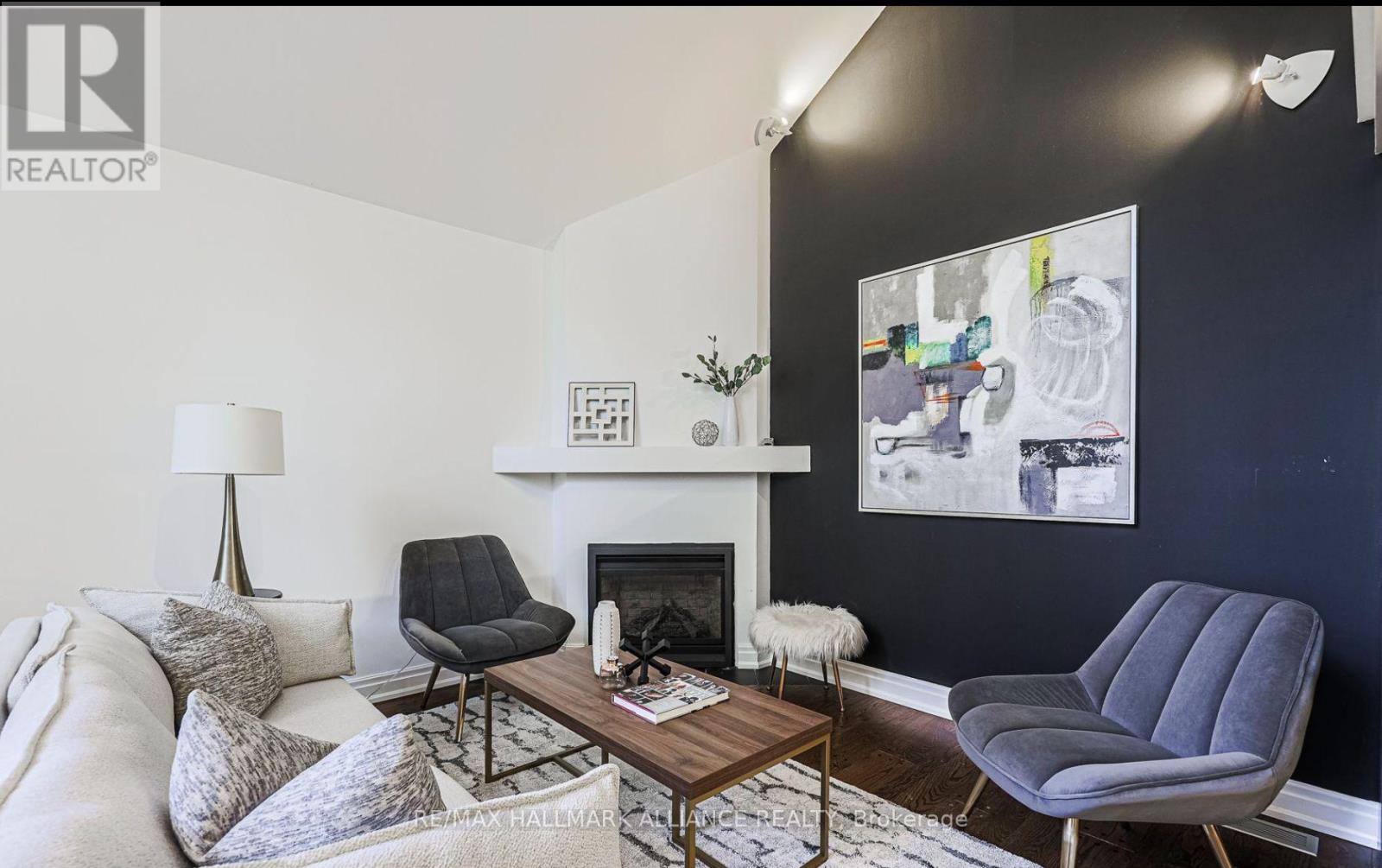Photo 18 of 93 A Balmoral Avenue, Toronto ON