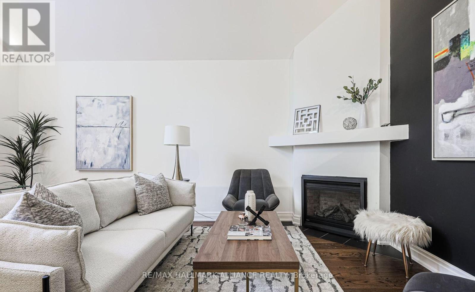 Photo 19 of 93 A Balmoral Avenue, Toronto ON