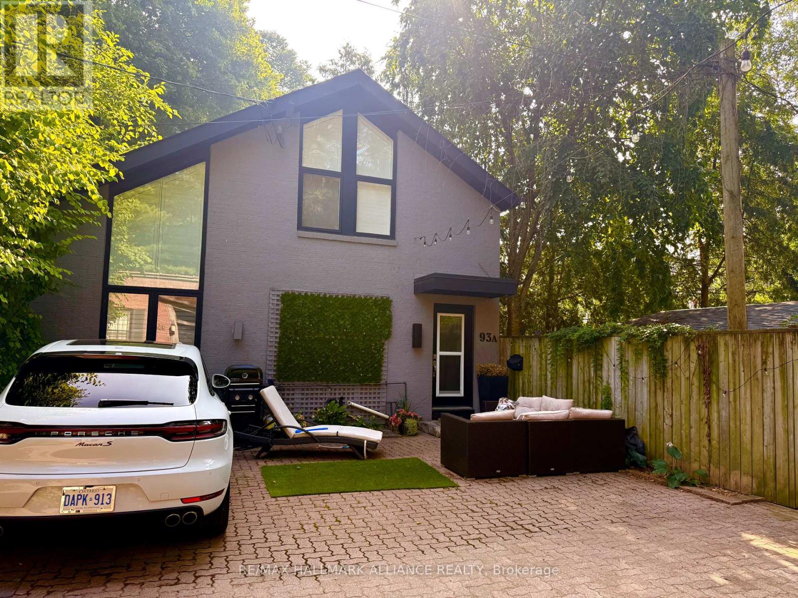 Photo 2 of 93 A Balmoral Avenue, Toronto ON