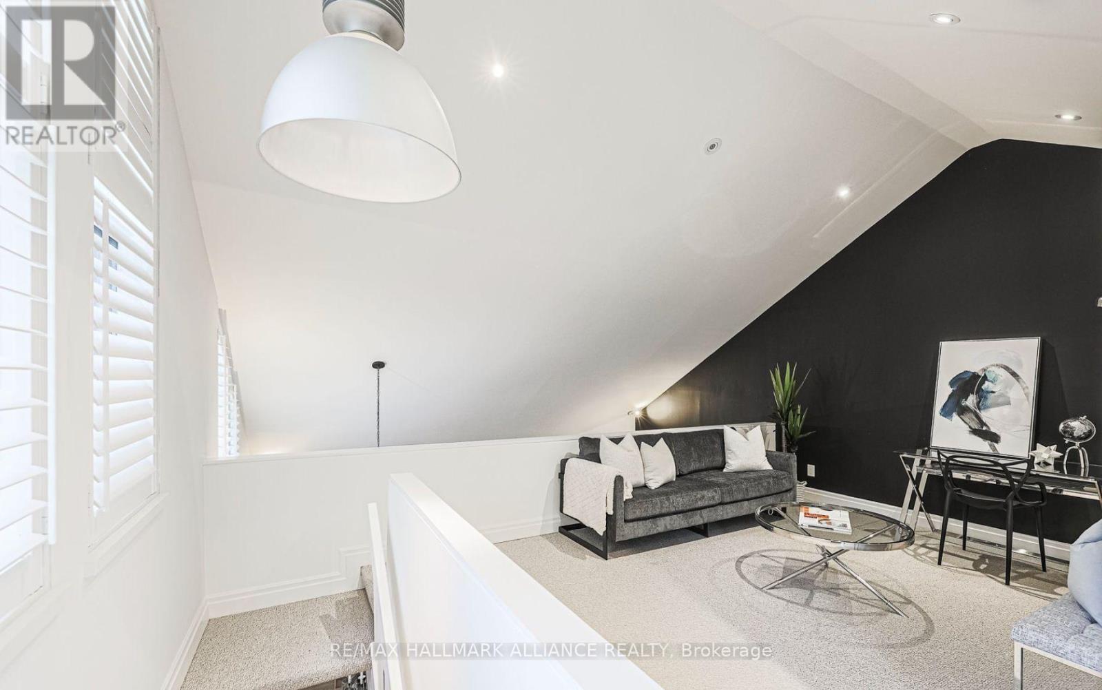 Photo 21 of 93 A Balmoral Avenue, Toronto ON