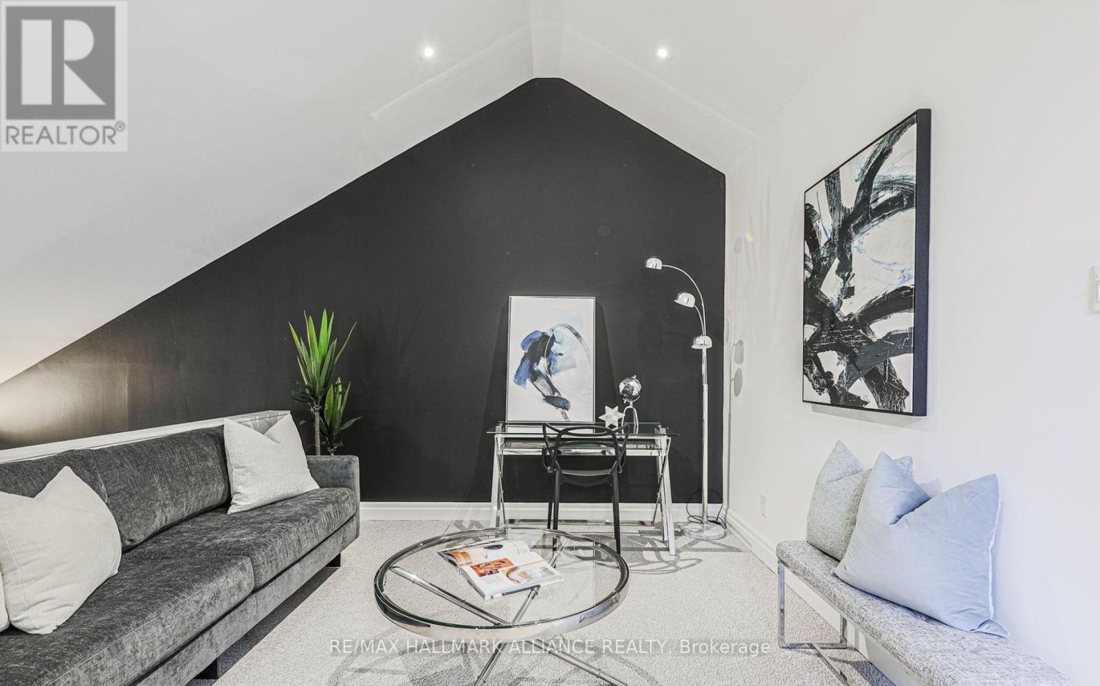 Photo 22 of 93 A Balmoral Avenue, Toronto ON