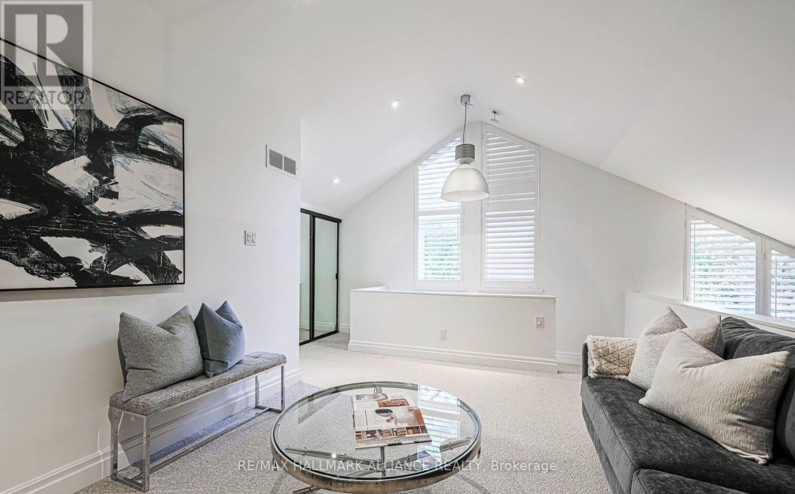 Photo 23 of 93 A Balmoral Avenue, Toronto ON