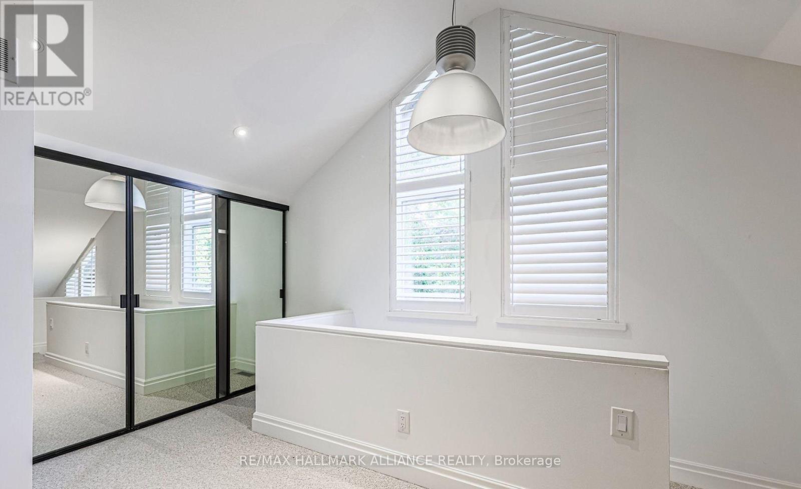 Photo 24 of 93 A Balmoral Avenue, Toronto ON