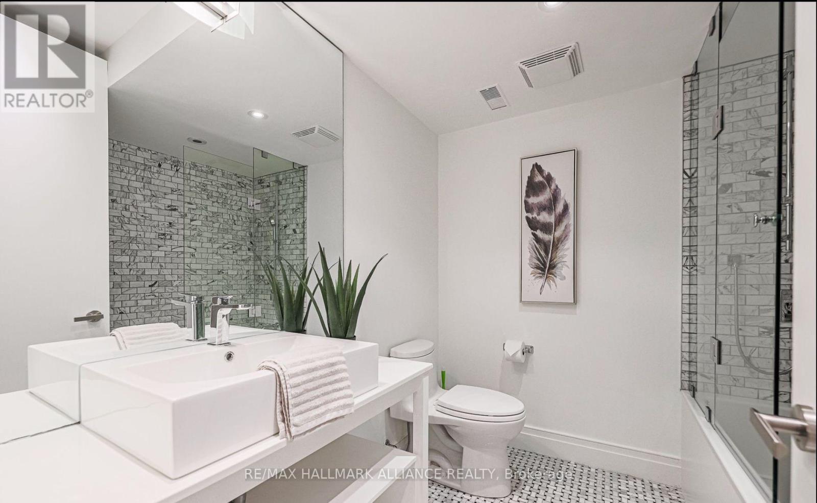 Photo 29 of 93 A Balmoral Avenue, Toronto ON