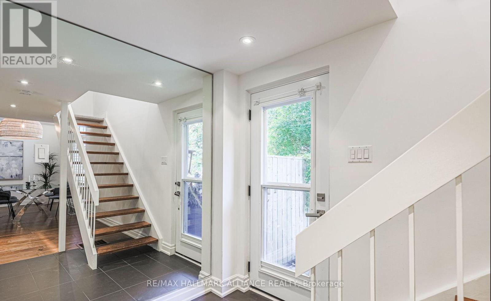 Photo 7 of 93 A Balmoral Avenue, Toronto ON