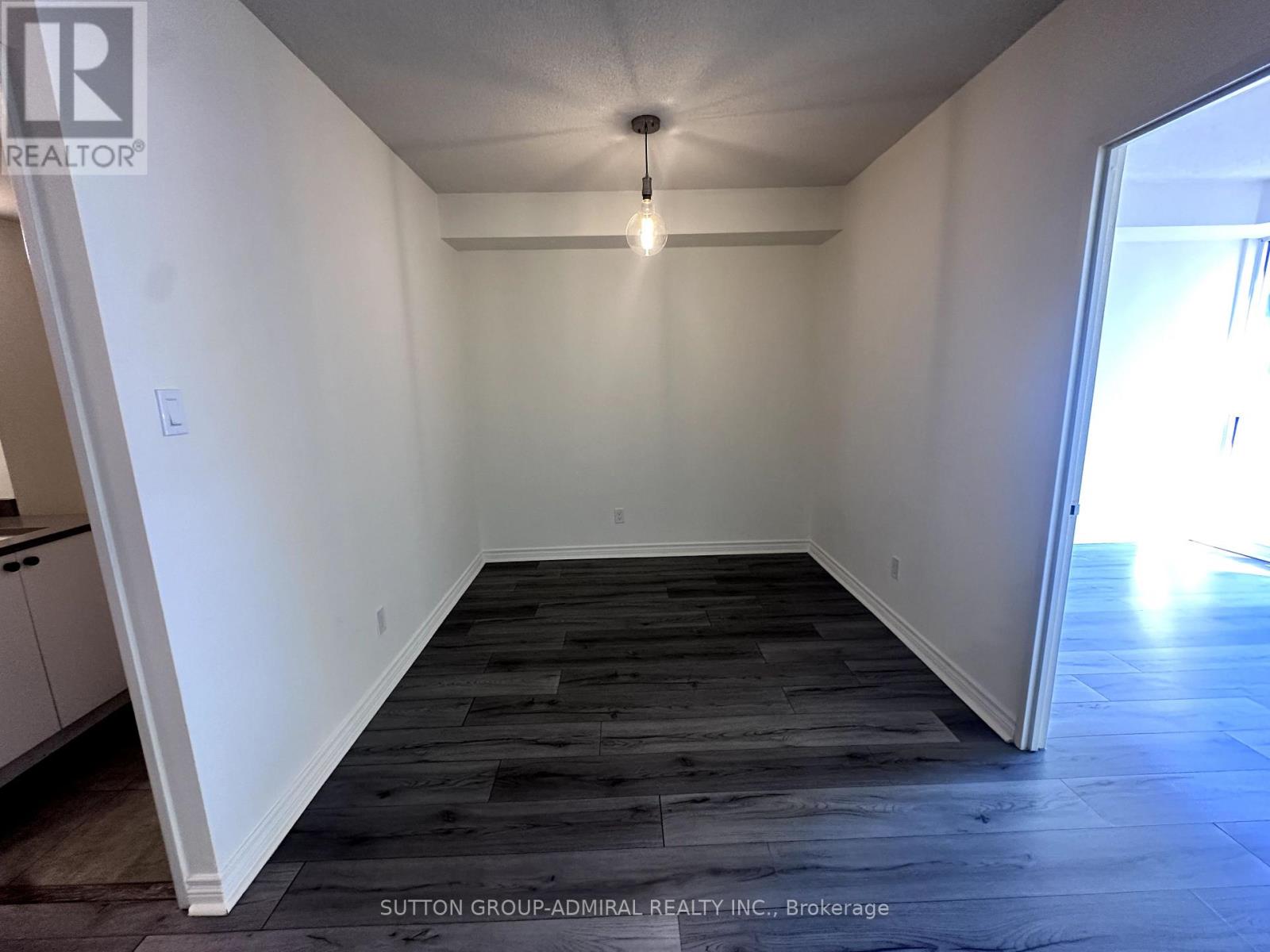 Photo 4 of 2103 736 Bay Street, Toronto ON