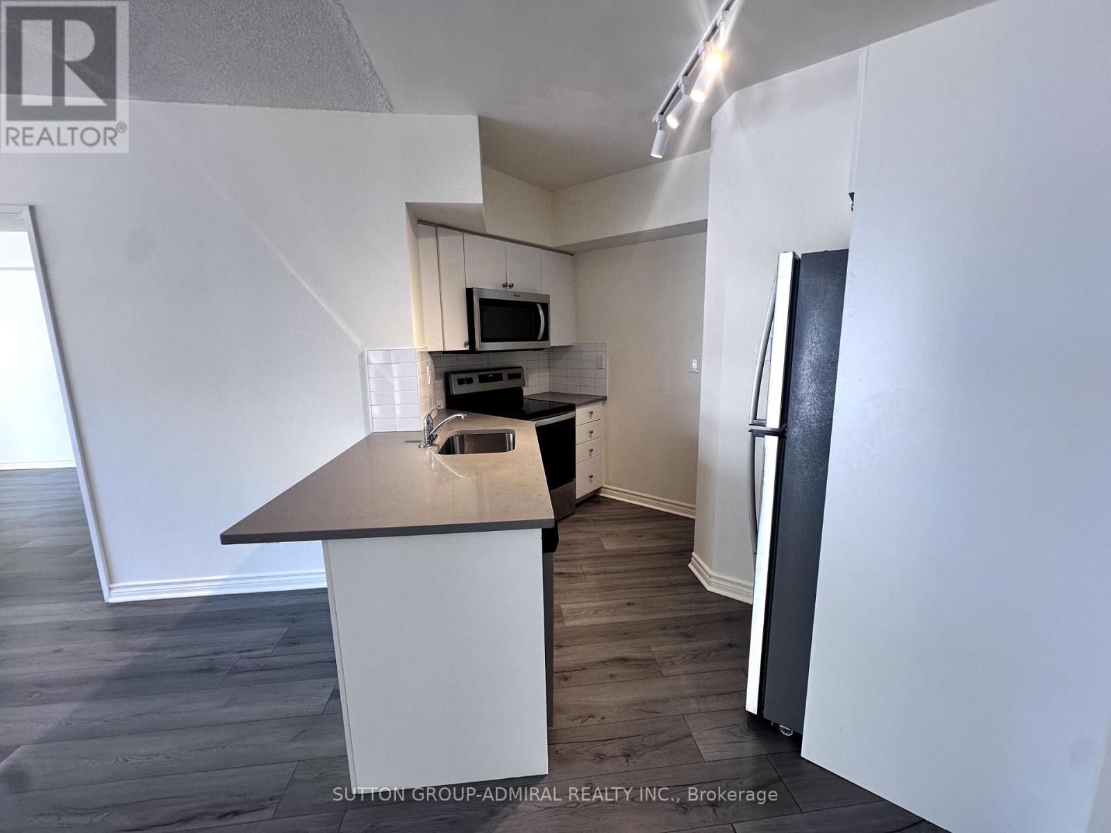 Photo 5 of 2103 736 Bay Street, Toronto ON