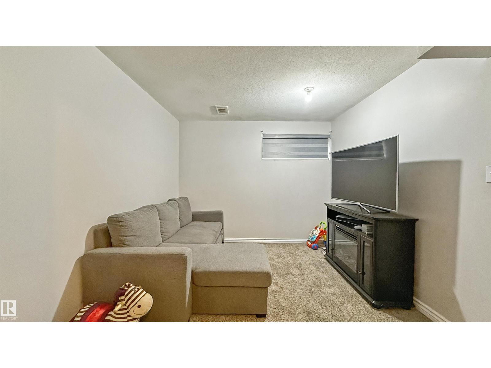 Photo 18 of 20141 53 Av Nw, Edmonton AB