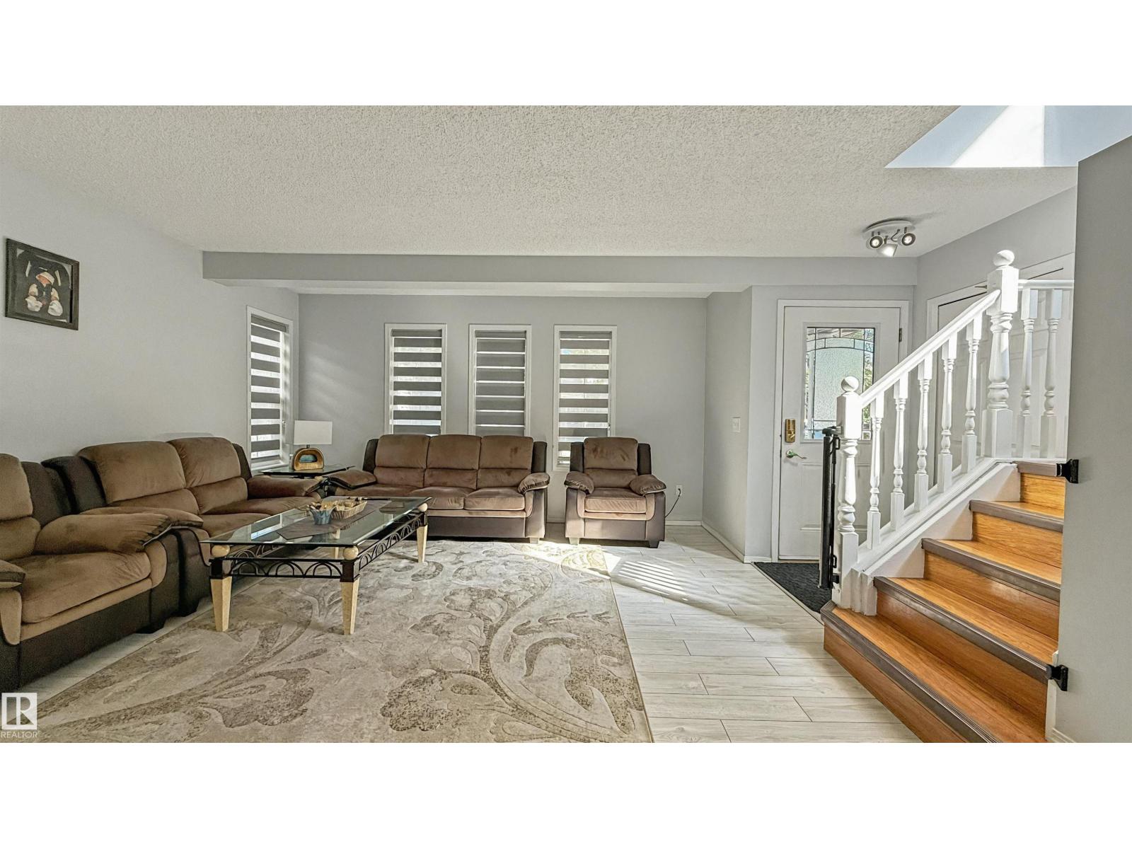 Photo 1 of 20141 53 Av Nw, Edmonton AB