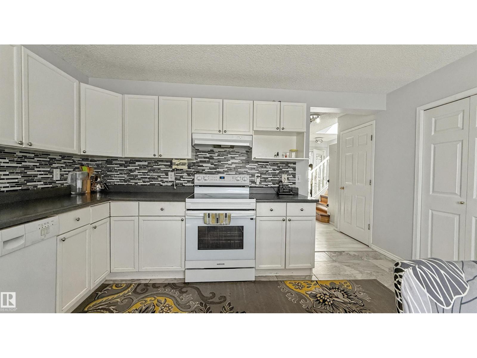 Photo 25 of 20141 53 Av Nw, Edmonton AB