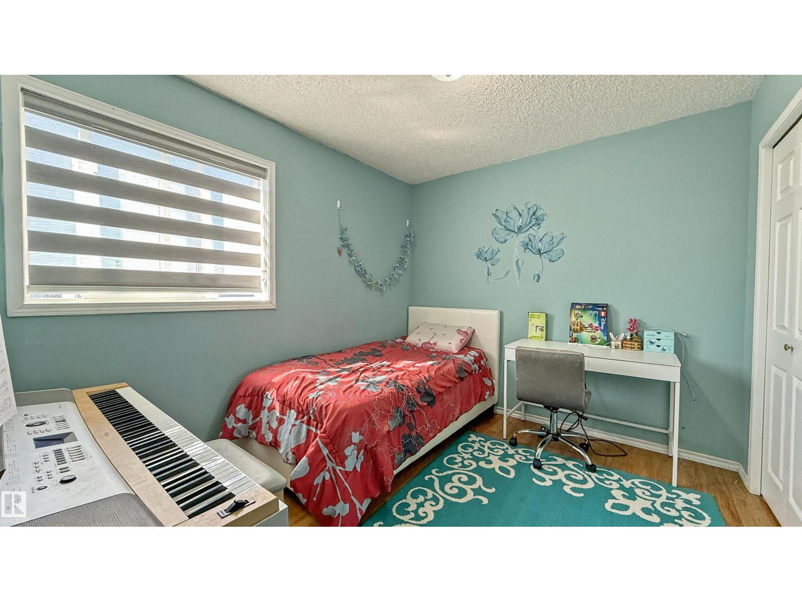 Photo 17 of 20141 53 Av Nw, Edmonton AB