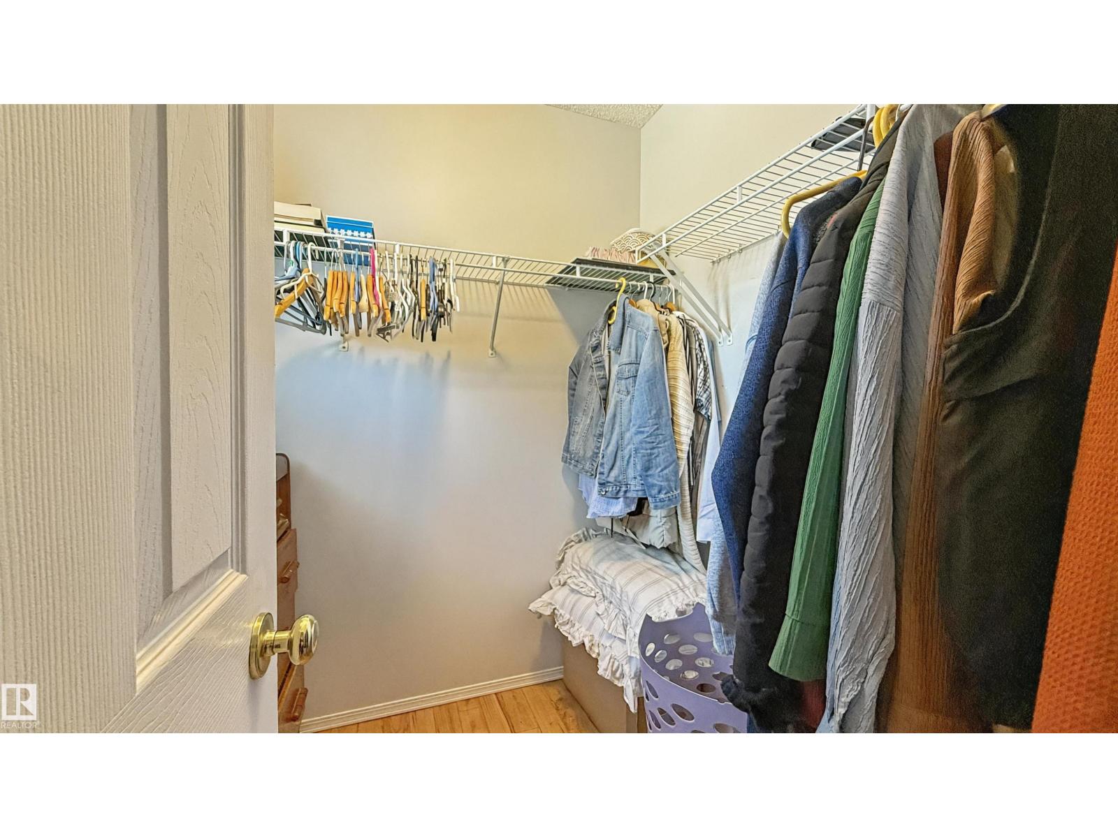 Photo 9 of 20141 53 Av Nw, Edmonton AB