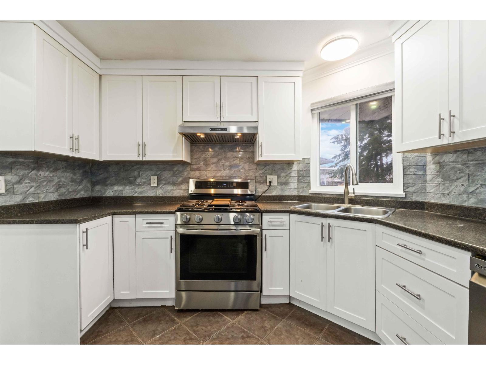 Photo 9 of 2706 Mitchell Street, Abbotsford BC