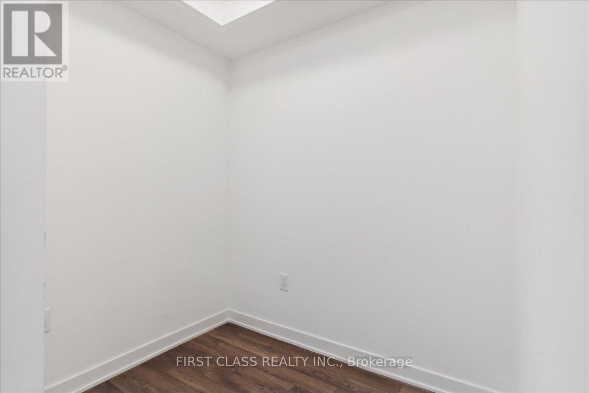 Photo 11 of 403 100 Eagle Rock Way, Vaughan ON