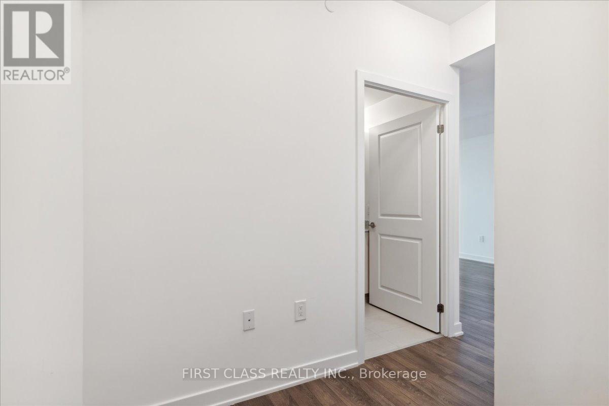 Photo 12 of 403 100 Eagle Rock Way, Vaughan ON