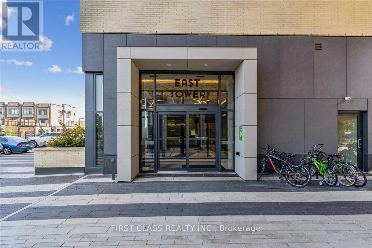 Photo 2 of 403 100 Eagle Rock Way, Vaughan ON