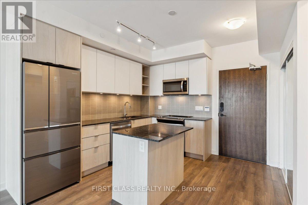 Photo 4 of 403 100 Eagle Rock Way, Vaughan ON
