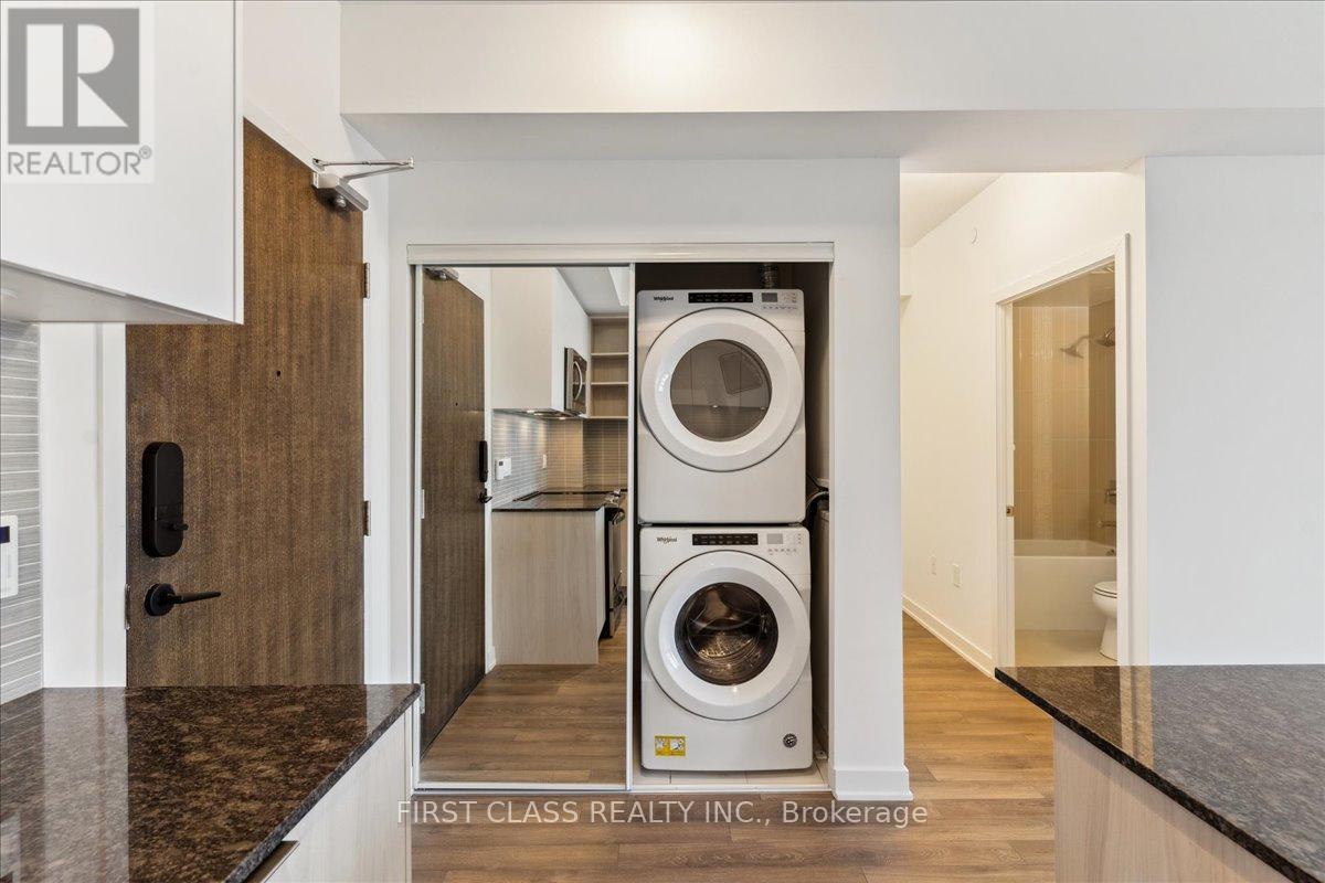 Photo 8 of 403 100 Eagle Rock Way, Vaughan ON