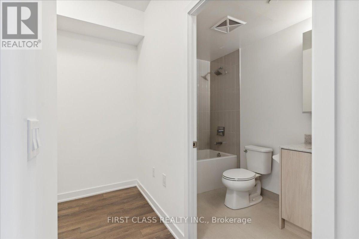 Photo 9 of 403 100 Eagle Rock Way, Vaughan ON