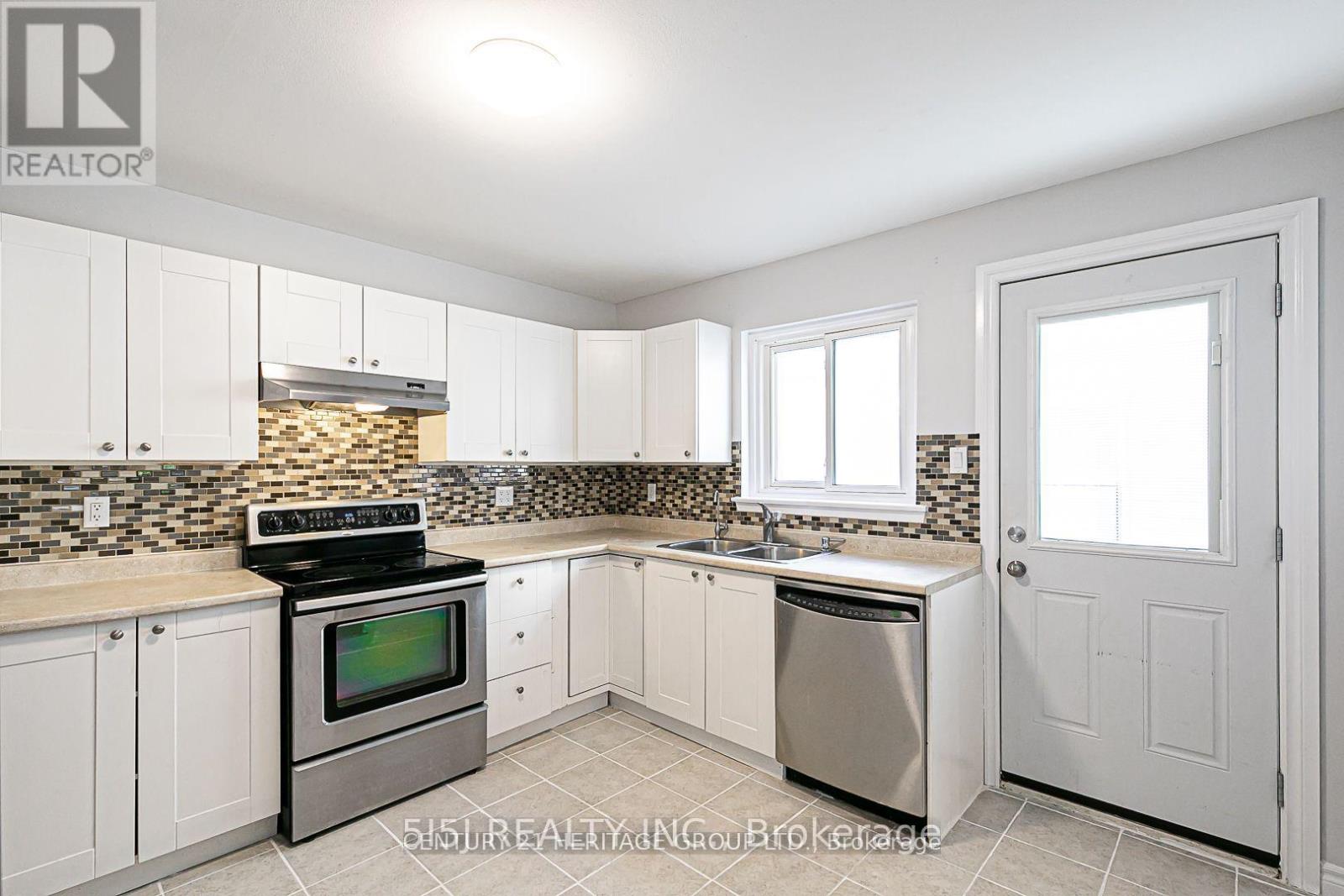 Photo 14 of 694 Beman Drive, Newmarket ON
