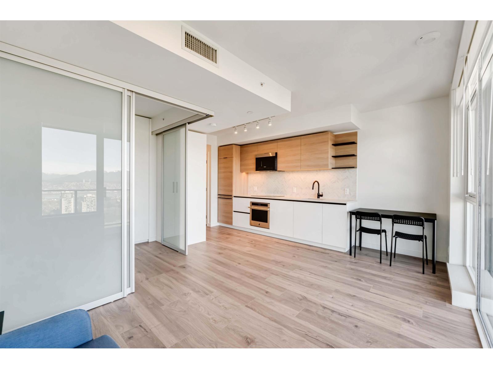 Photo 6 of 3303 10448 University Drive, Surrey BC