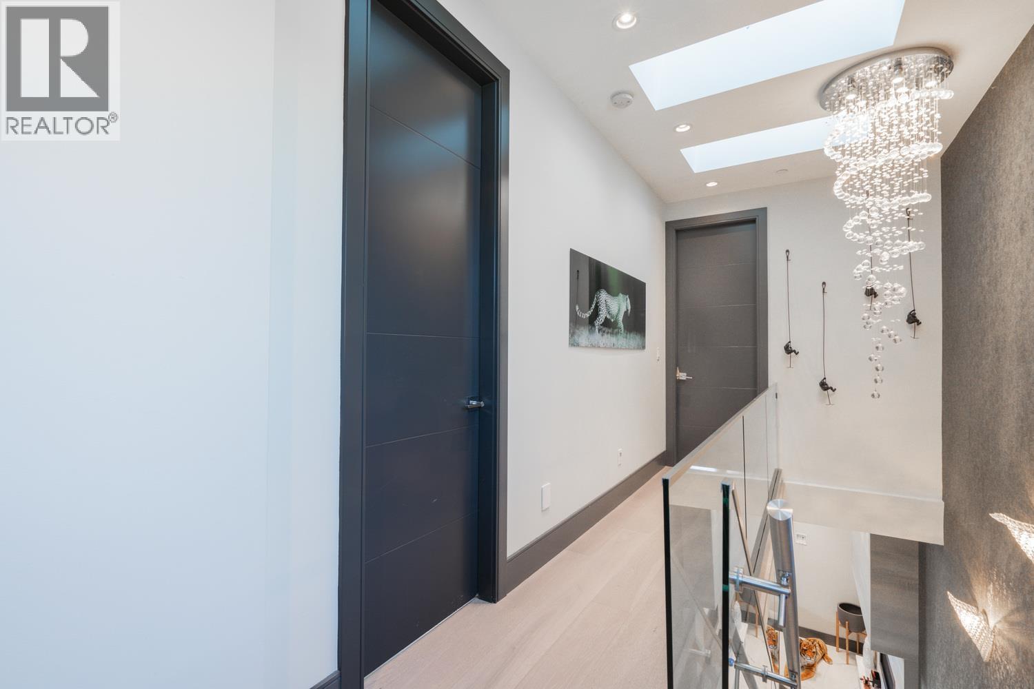 Photo 12 of 1072 E 39th Avenue, Vancouver BC