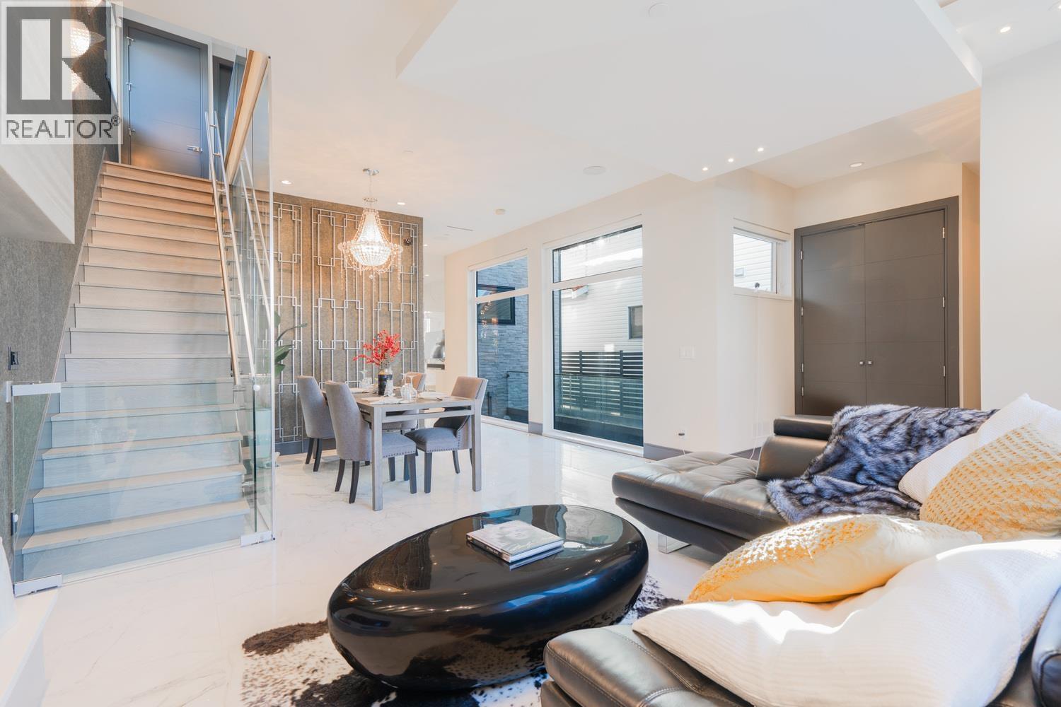 Photo 5 of 1072 E 39th Avenue, Vancouver BC