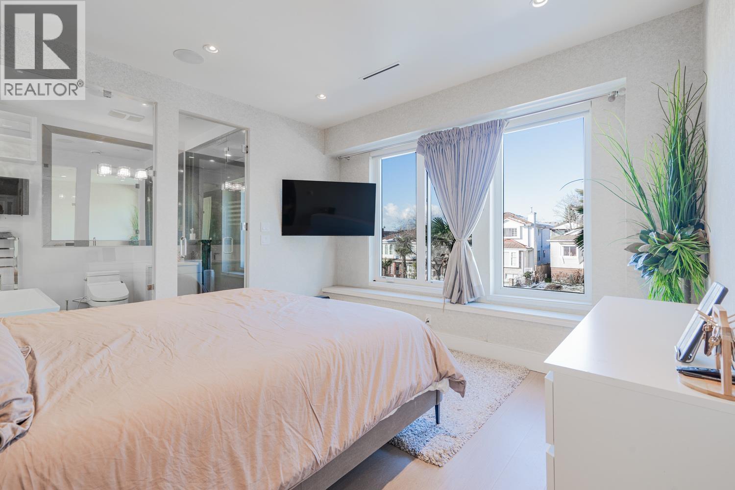 Photo 13 of 1072 E 39th Avenue, Vancouver BC