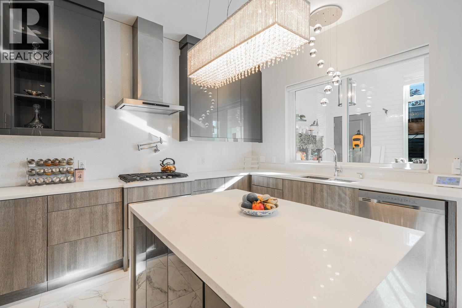 Photo 6 of 1072 E 39th Avenue, Vancouver BC