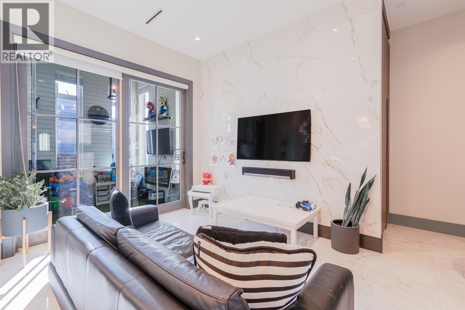Photo 8 of 1072 E 39th Avenue, Vancouver BC