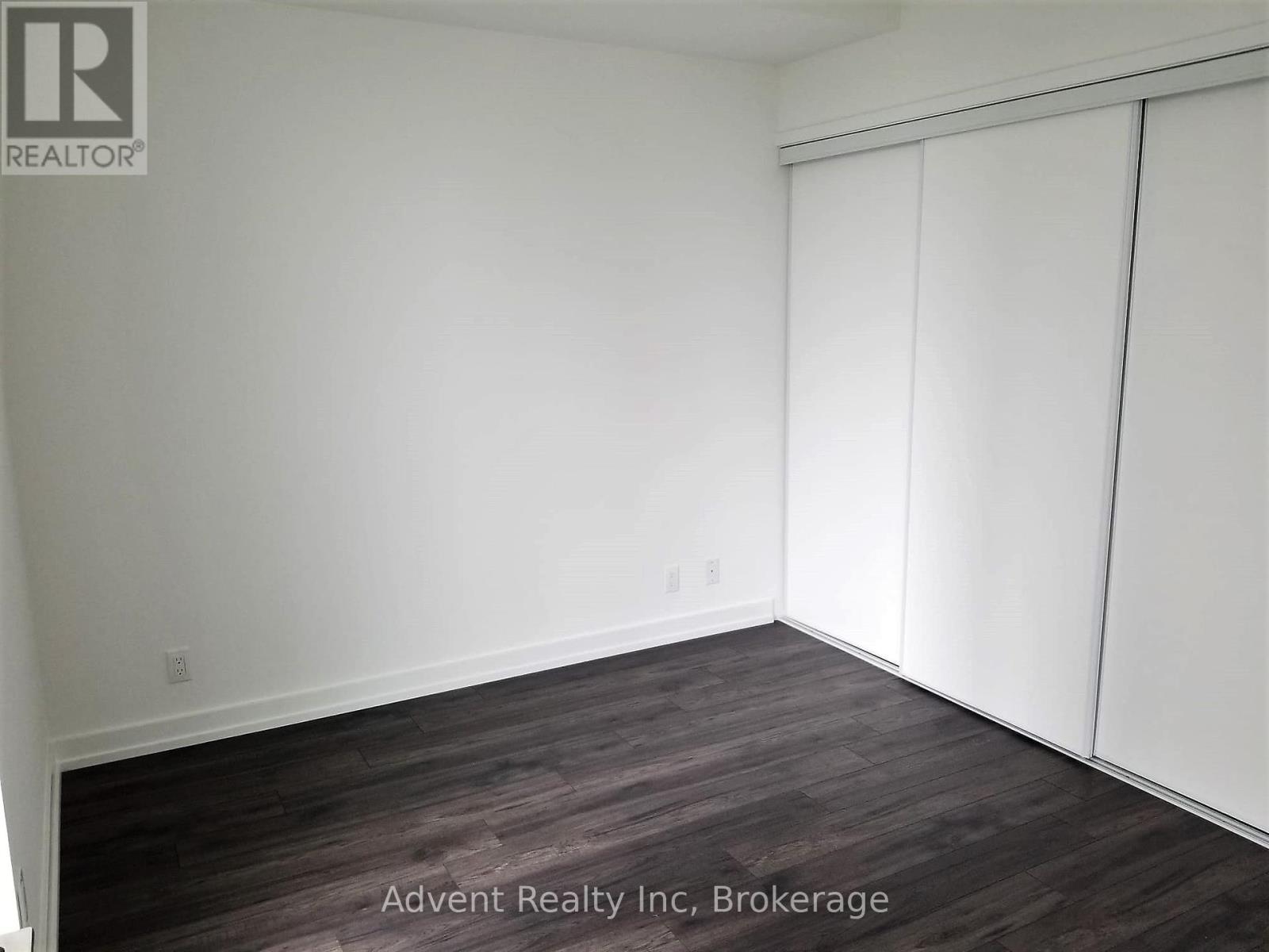 Photo 10 of 1002 33 Helendale Avenue, Toronto ON
