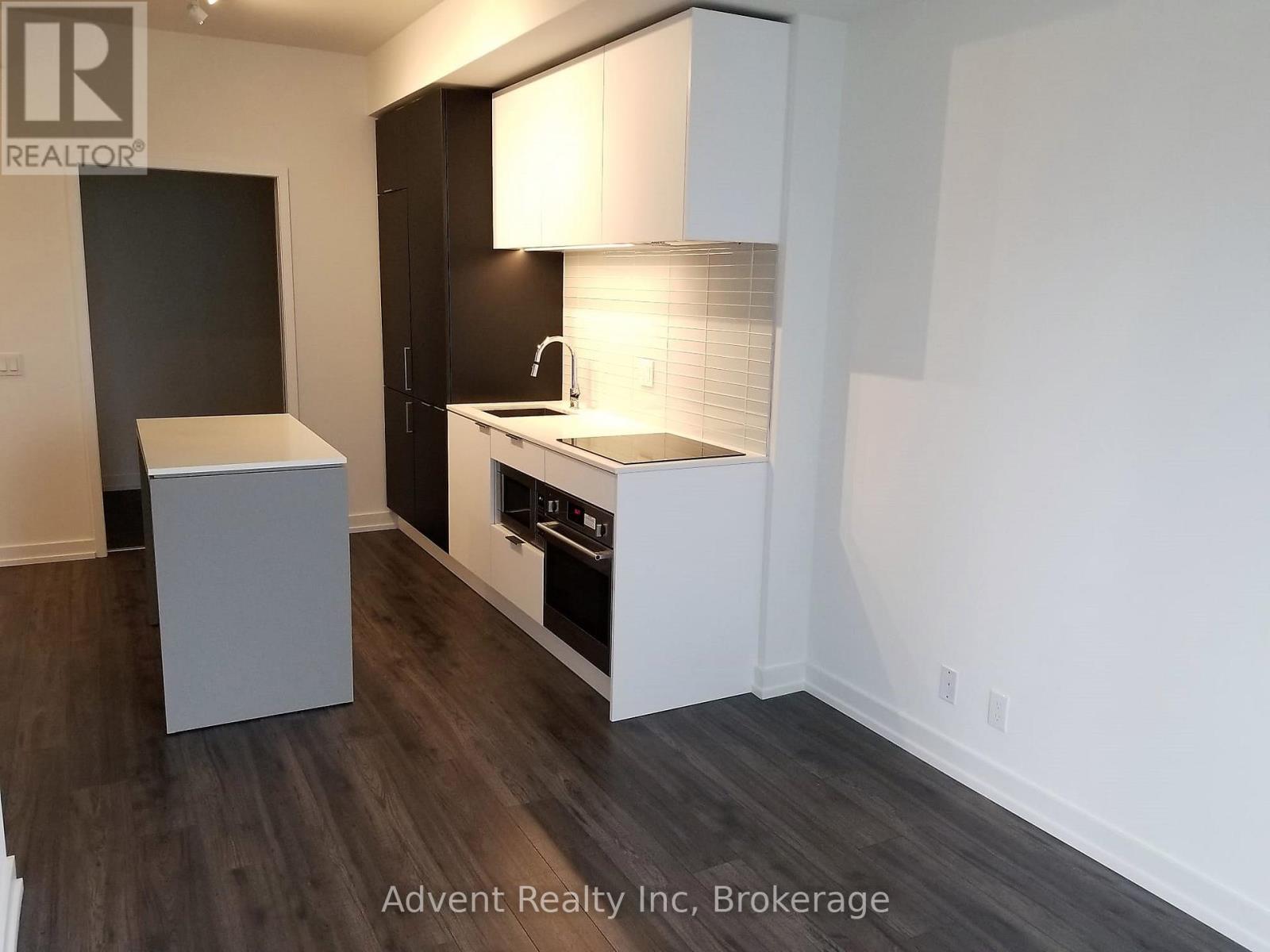 Photo 2 of 1002 33 Helendale Avenue, Toronto ON