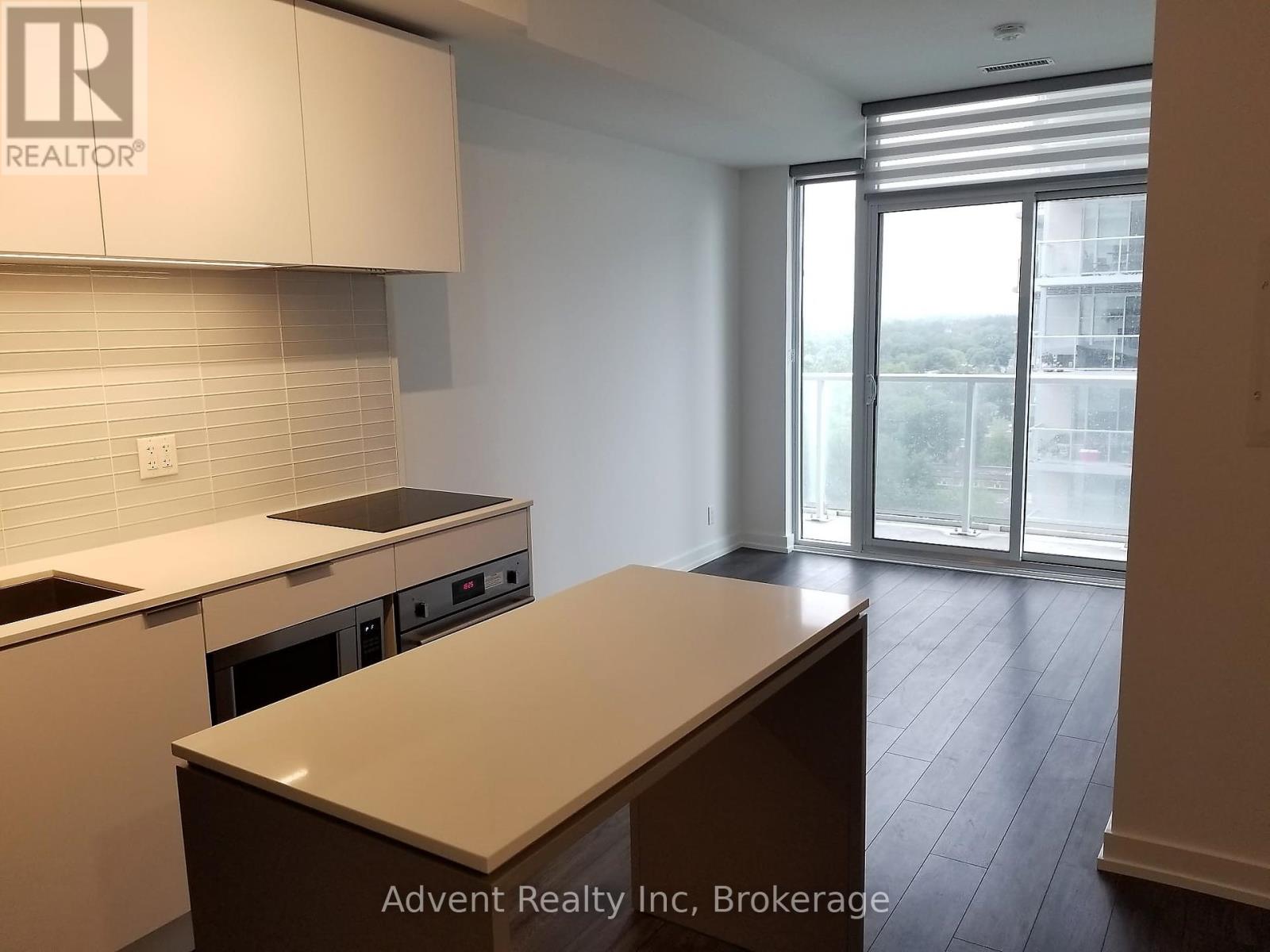 Photo 5 of 1002 33 Helendale Avenue, Toronto ON