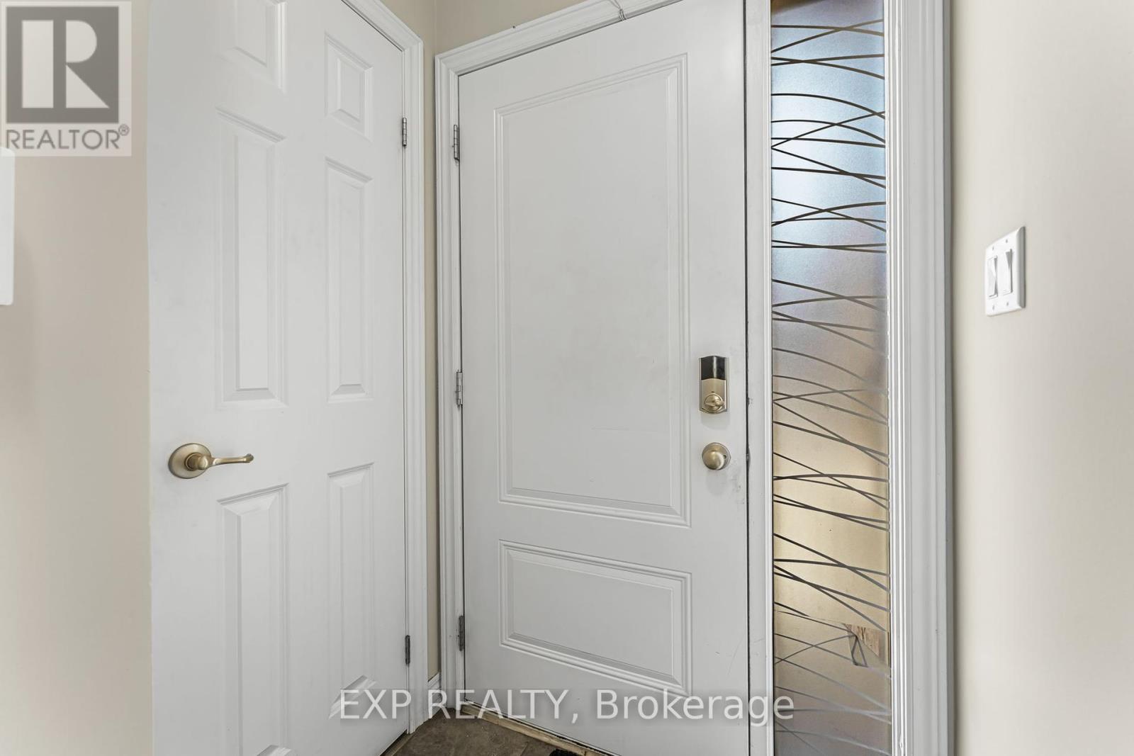 Photo 3 of 23 377 Glancaster Road, Hamilton ON