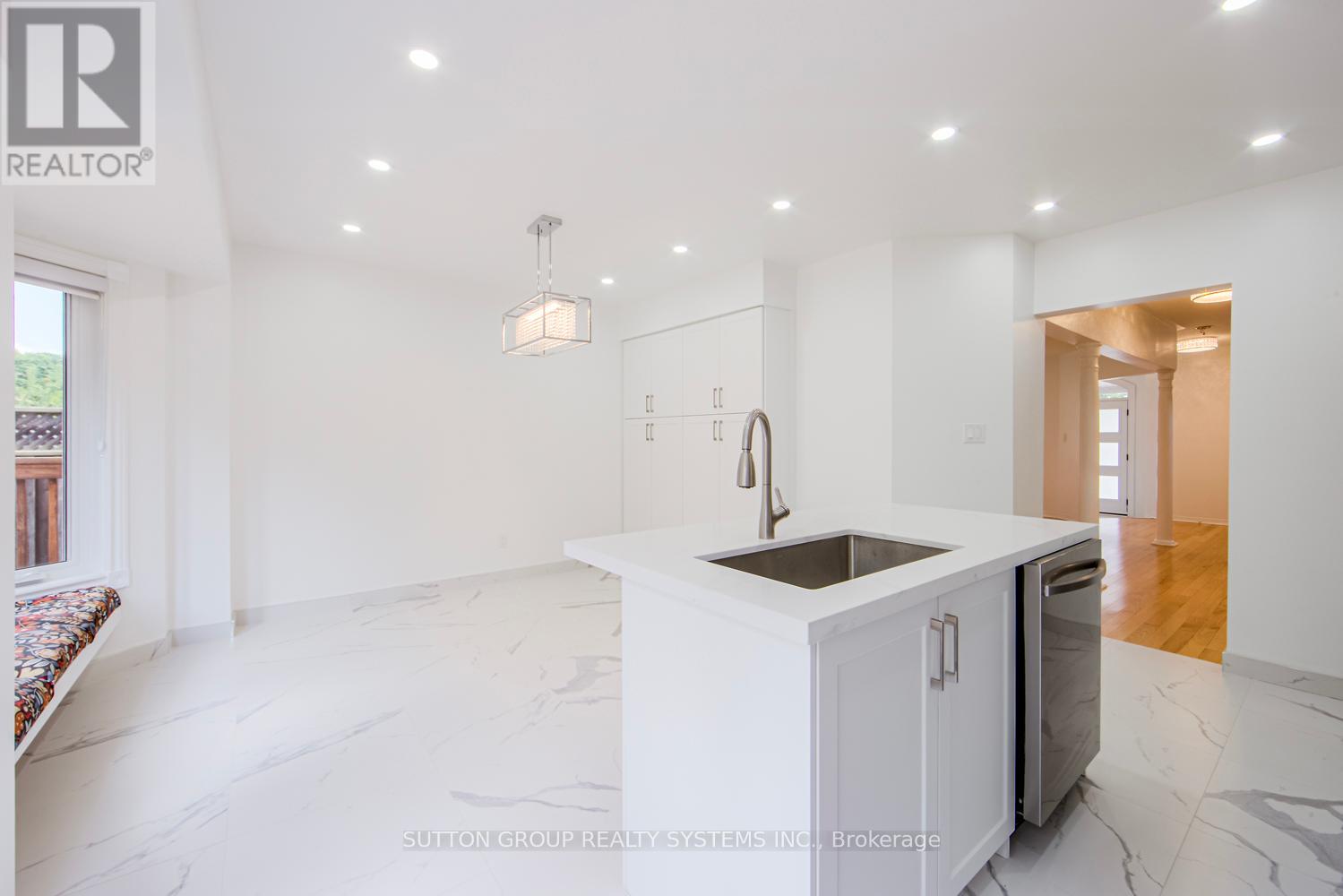 Photo 7 of 2029 Westmount Drive, Oakville ON
