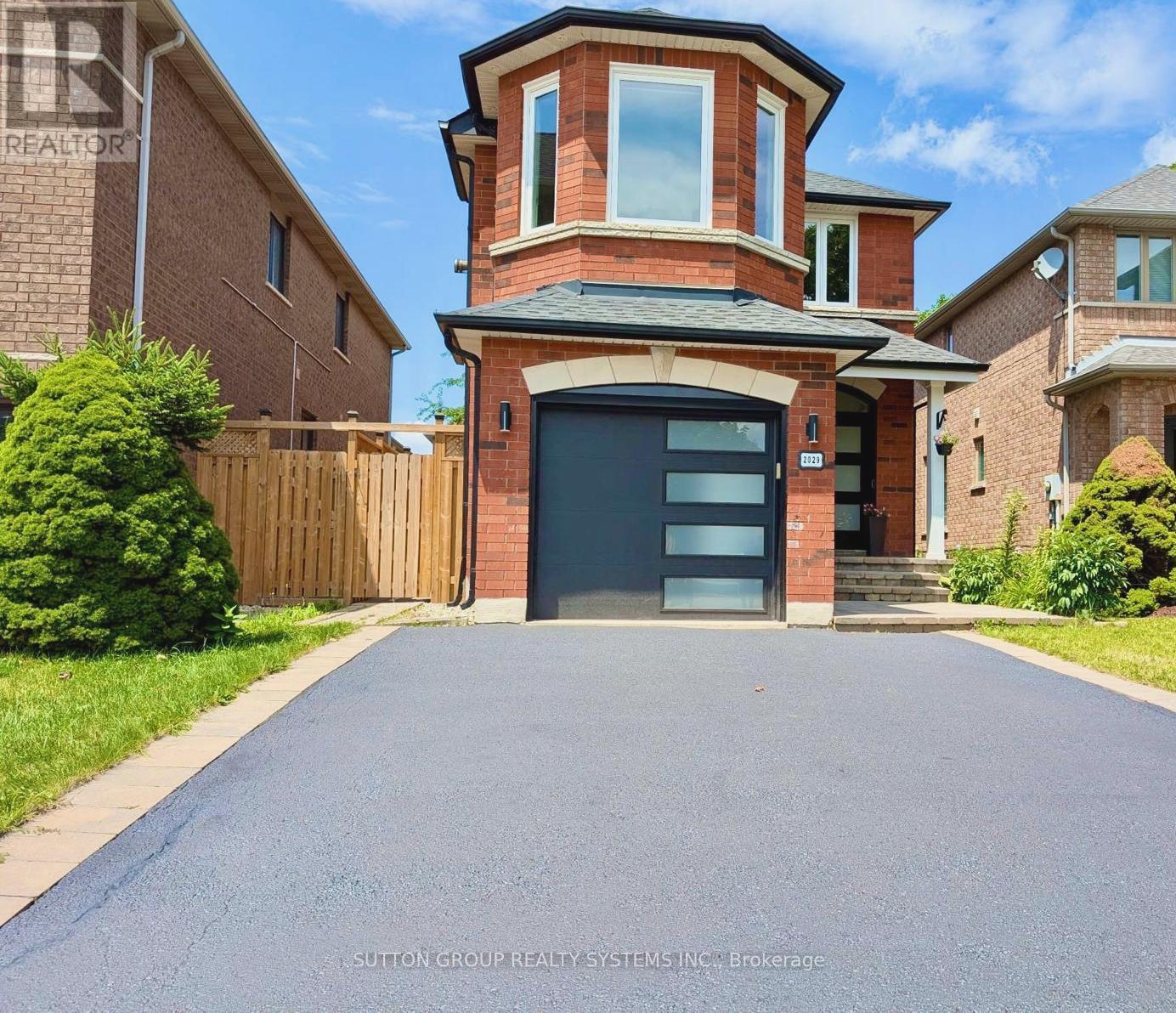 Photo 16 of 2029 Westmount Drive, Oakville ON