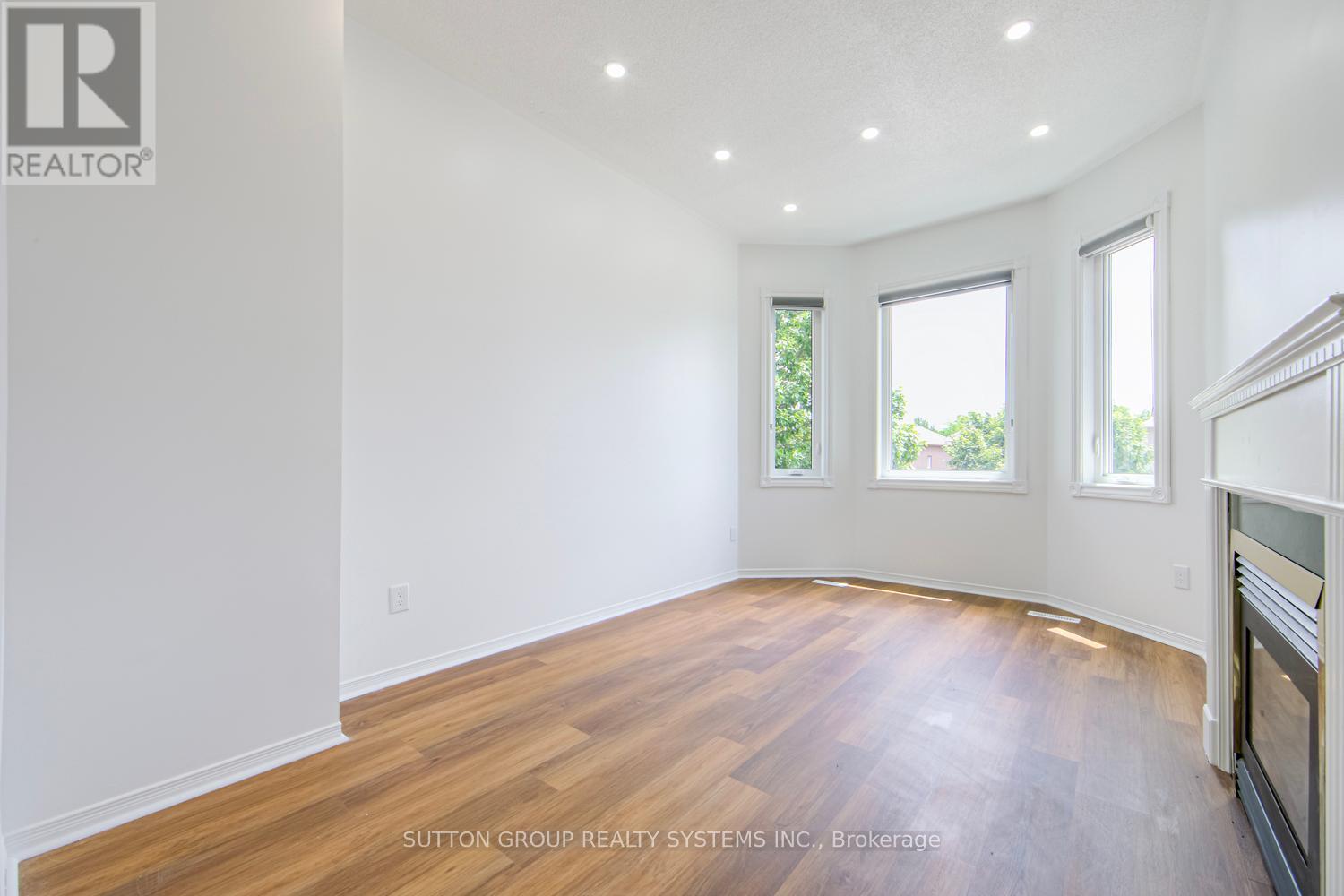 Photo 9 of 2029 Westmount Drive, Oakville ON