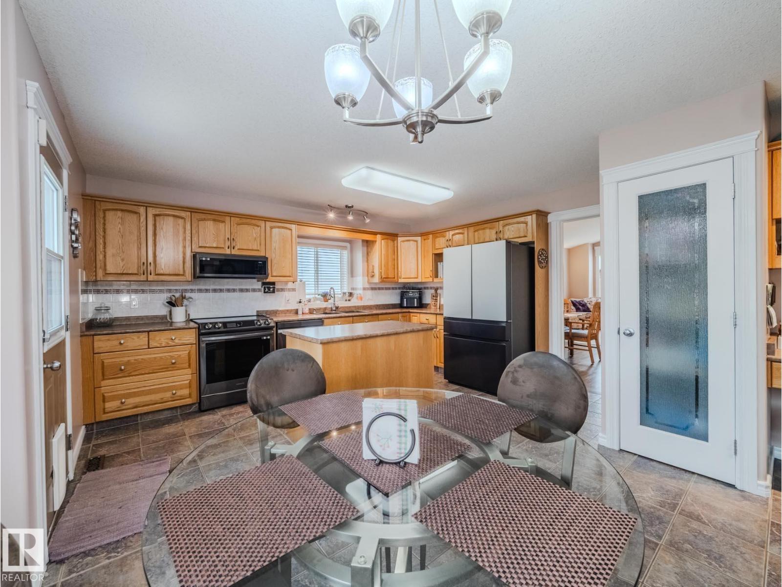 Photo 9 of 212 Newcastle Cr, Sherwood Park AB
